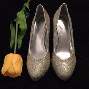 Aldo silver shimmer pumps